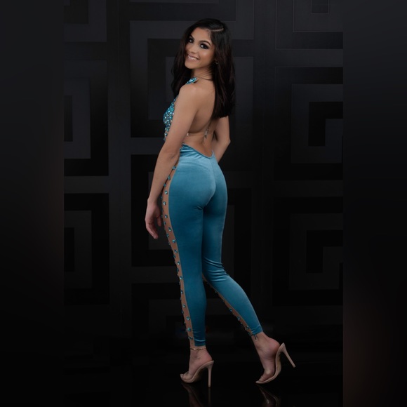 Jumper in brand new condition, wore once for birthday photoshoot! - Picture 2 of 4